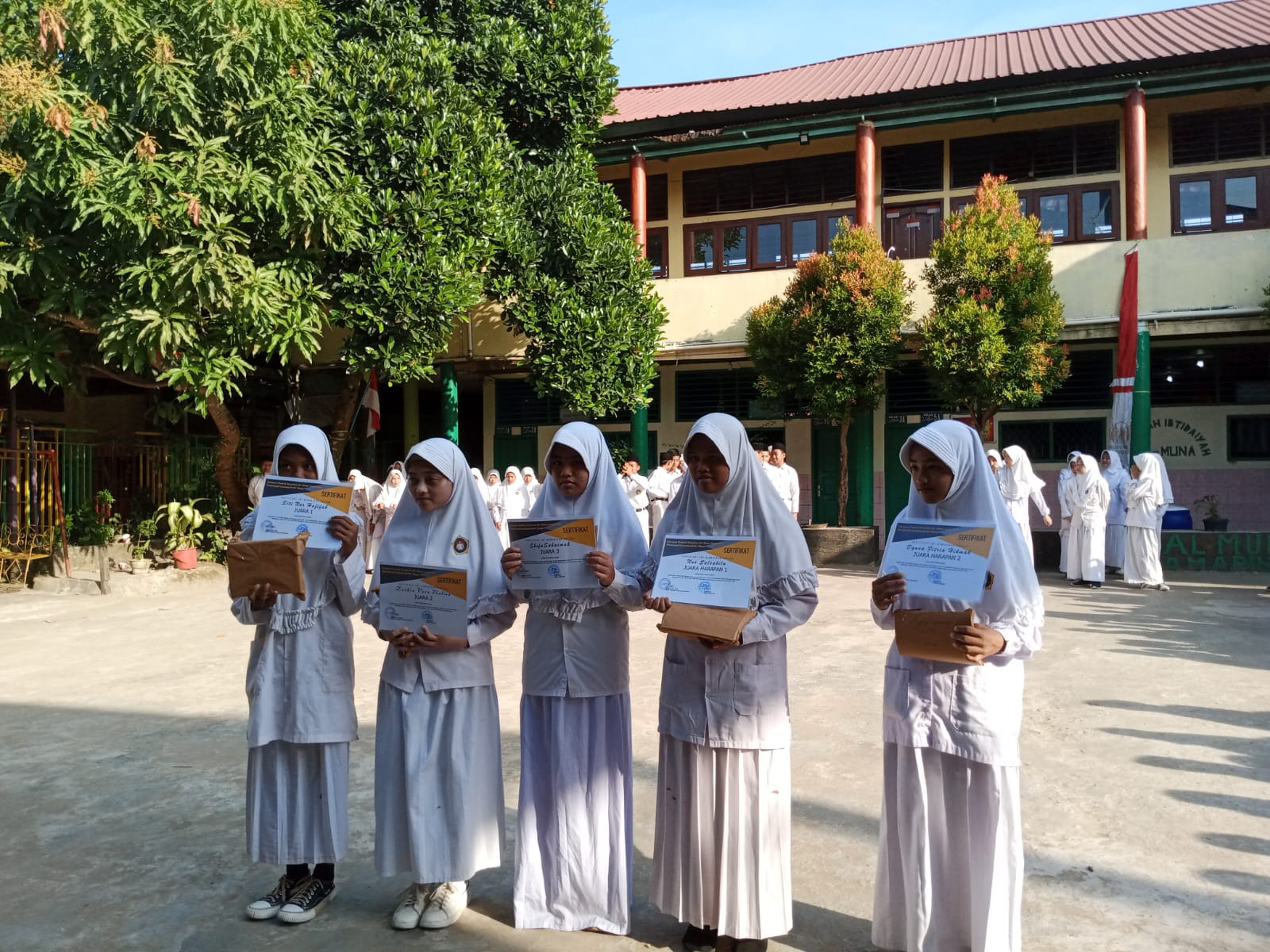 FOTO PEMBAGIAN HADIAH